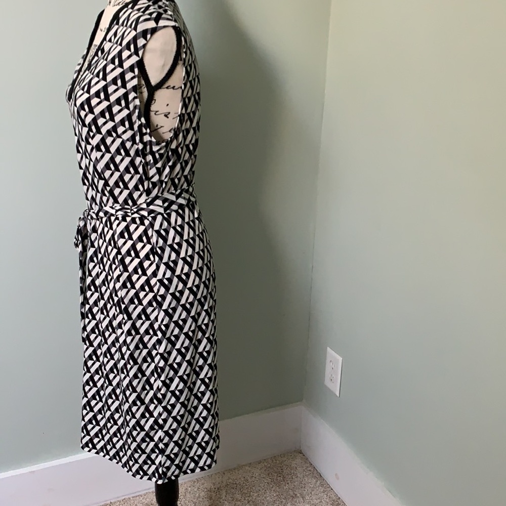 DM Collection Knot Dress - Picture 4 of 7